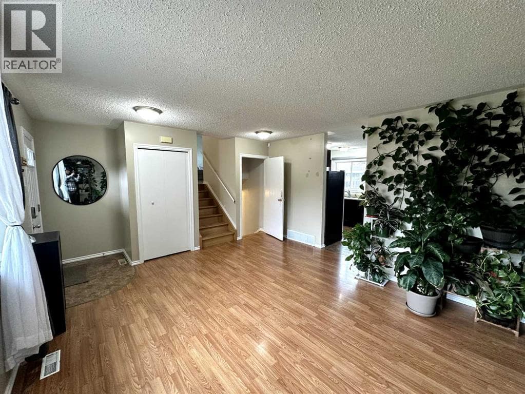 1634 5A Street — photo 3