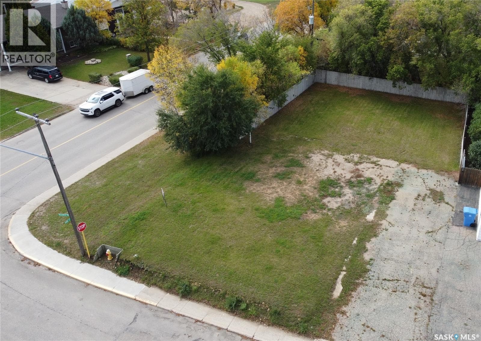 1011 Hillcrest DRIVE — photo 2
