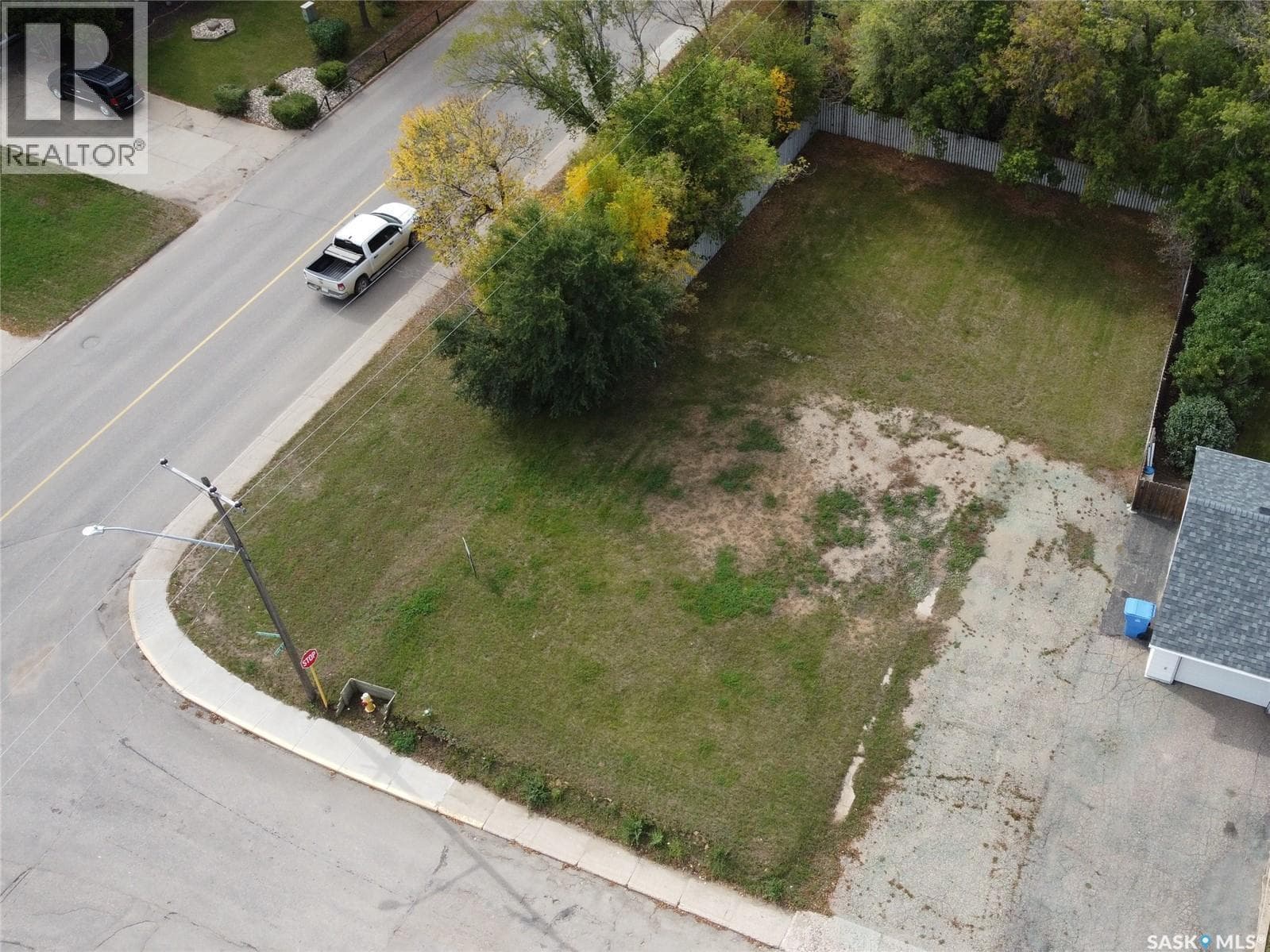 1011 Hillcrest DRIVE — photo 3