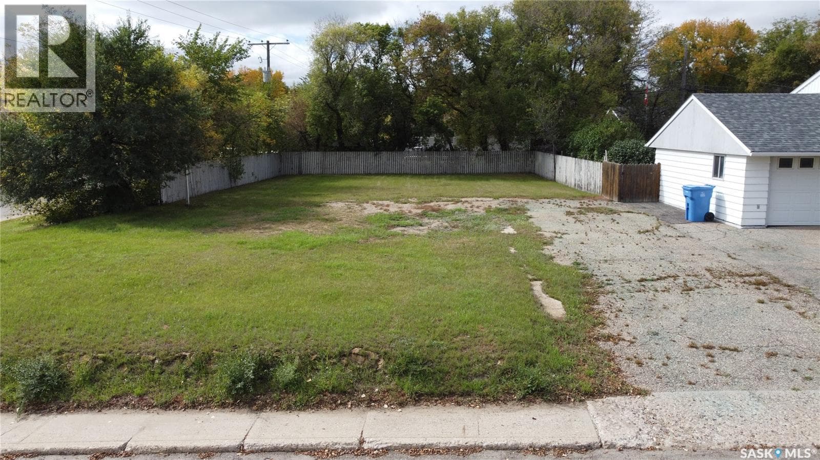 1011 Hillcrest DRIVE — photo 4