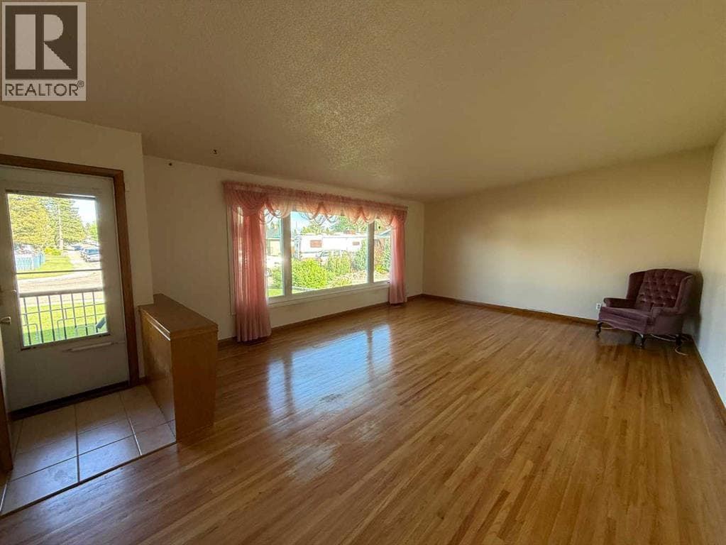 1722 21 Street S — photo 2