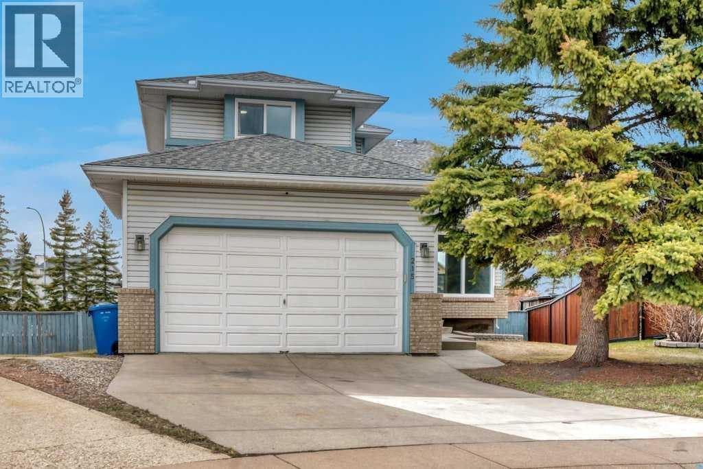 215 Hawktree Circle NW