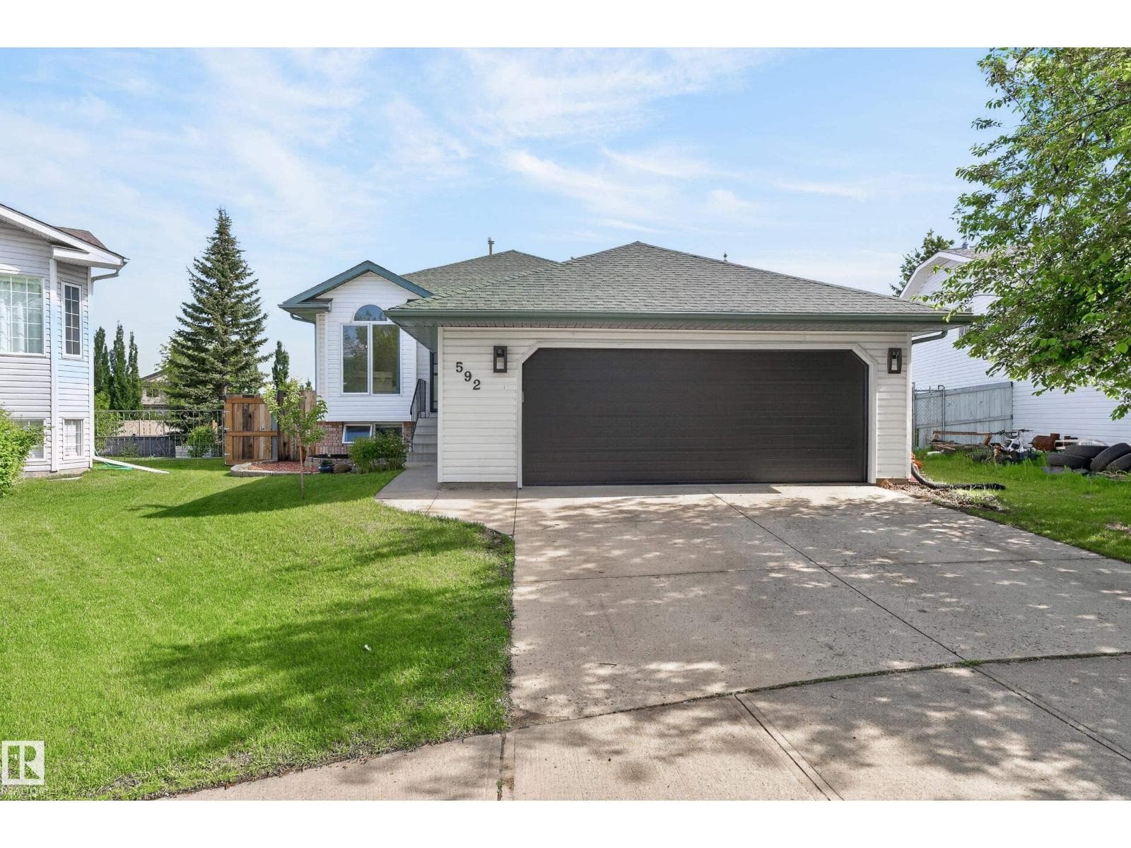 592 RAINBOW CR — photo 2