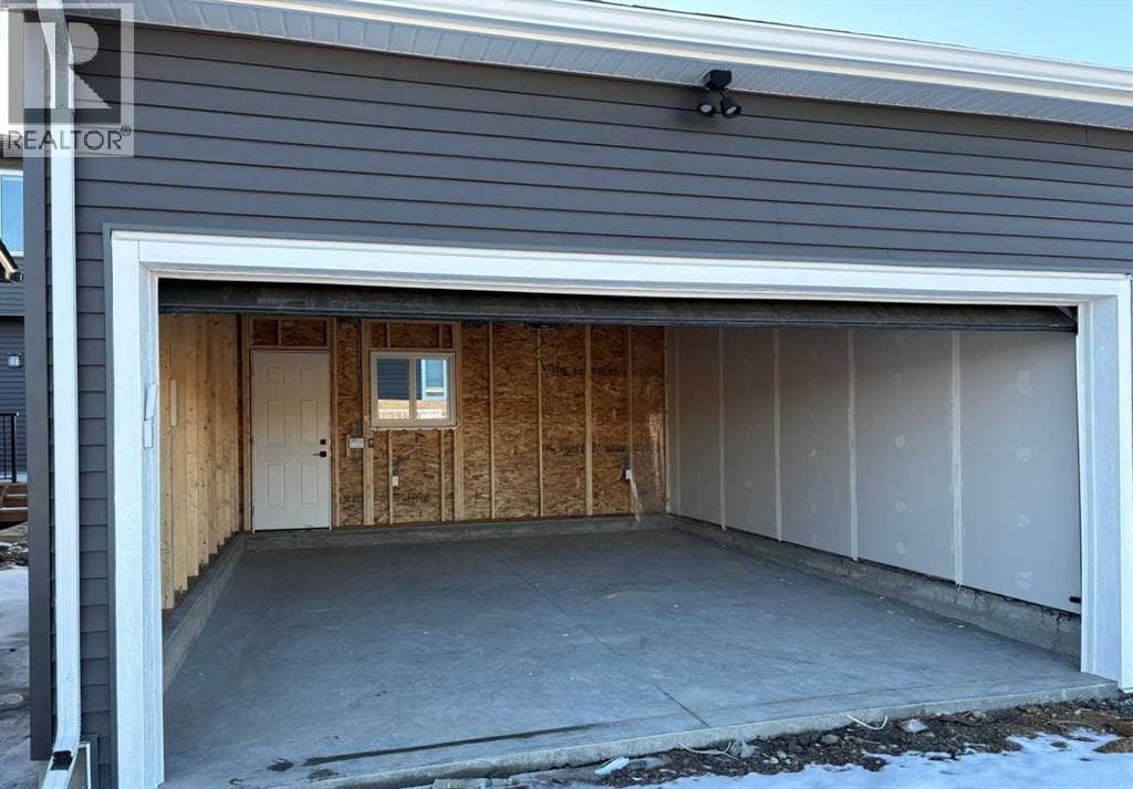 862 Wolf Willow Boulevard SE — photo 2