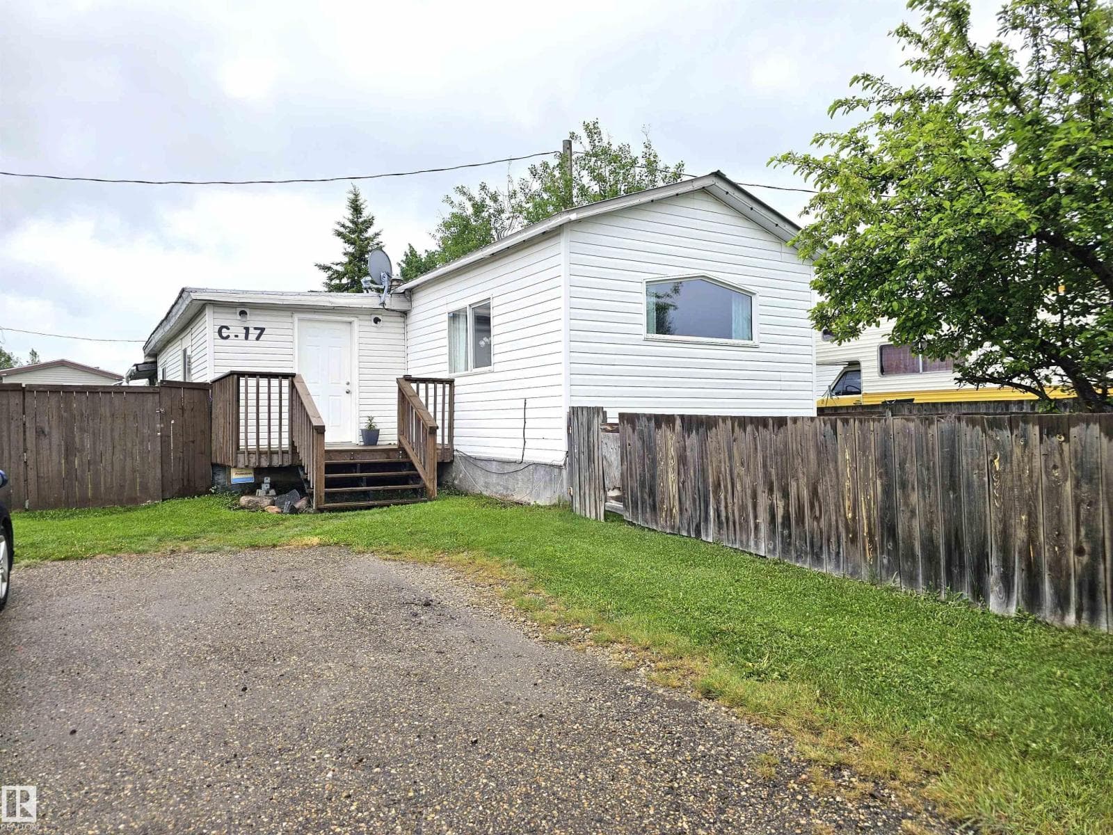 C17 - 6402 52 AV