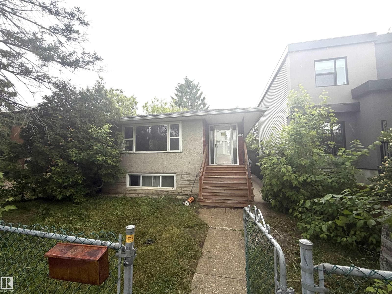 9640 74 AV NW