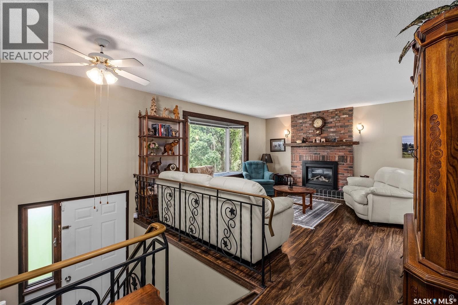 2834 Dunn DRIVE — photo 2