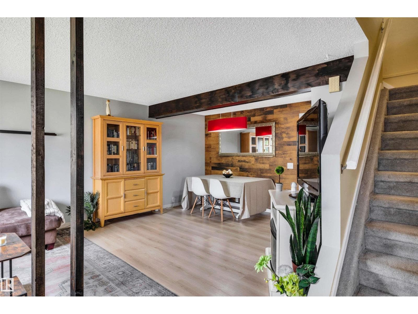 4551 33A AV NW — photo 5