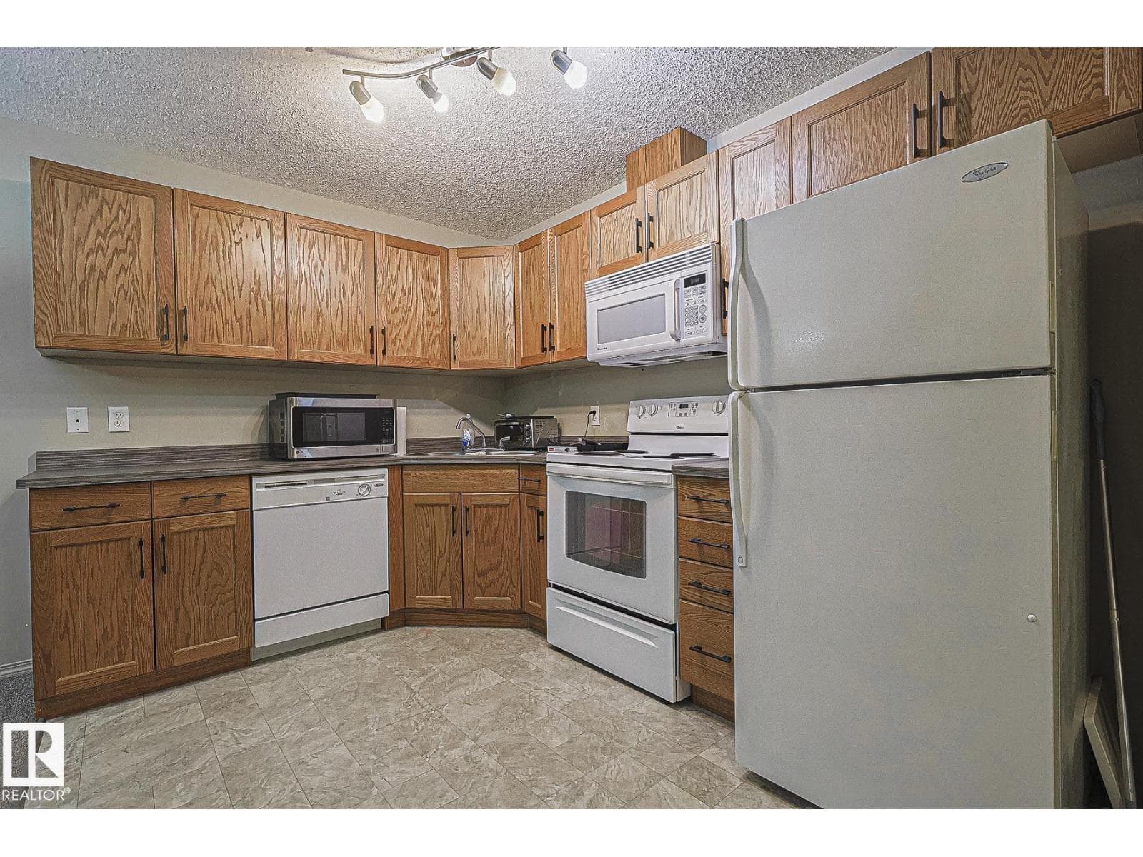 #119 309 CLAREVIEW STATION DR NW — photo 4