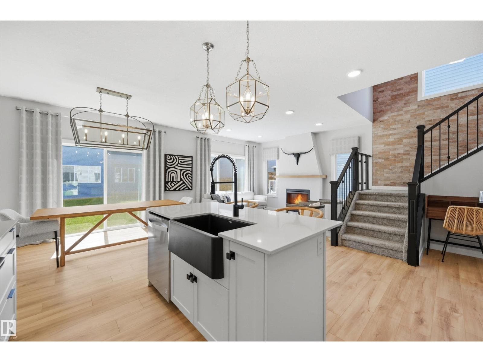 3243 DIXON WY SW