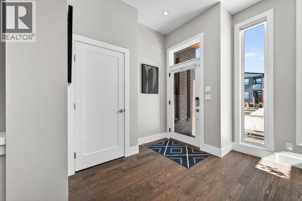 4905 21 Street SW — photo 3