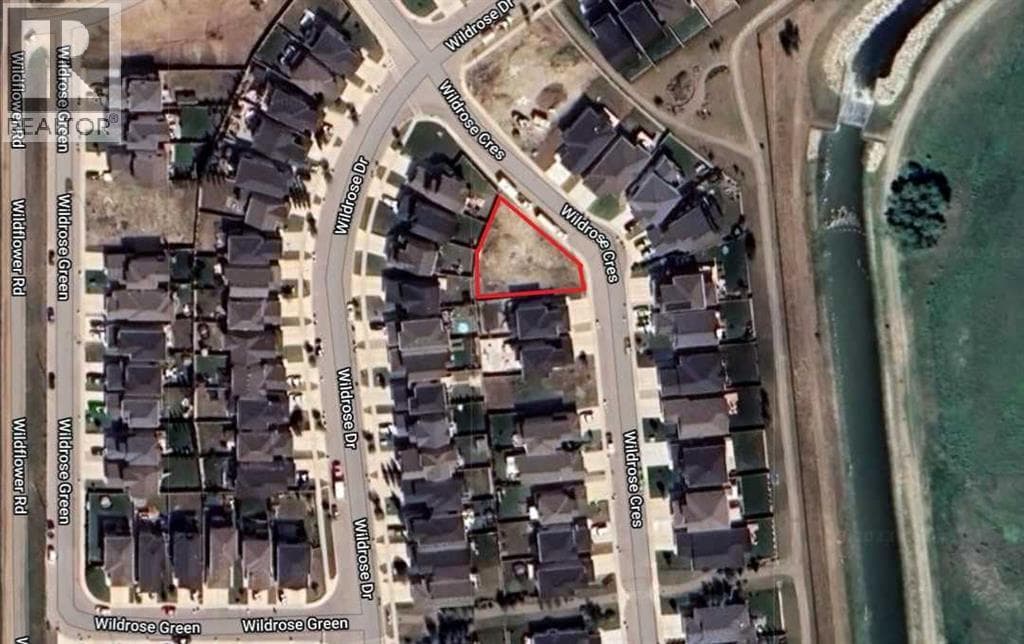 212 Wildrose Crescent