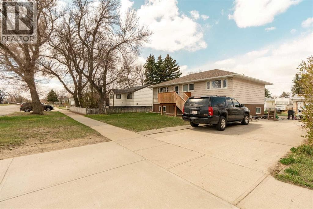5816 52 Street — photo 3