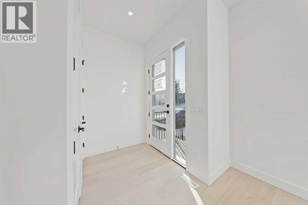 3536 43 Street SW — photo 2