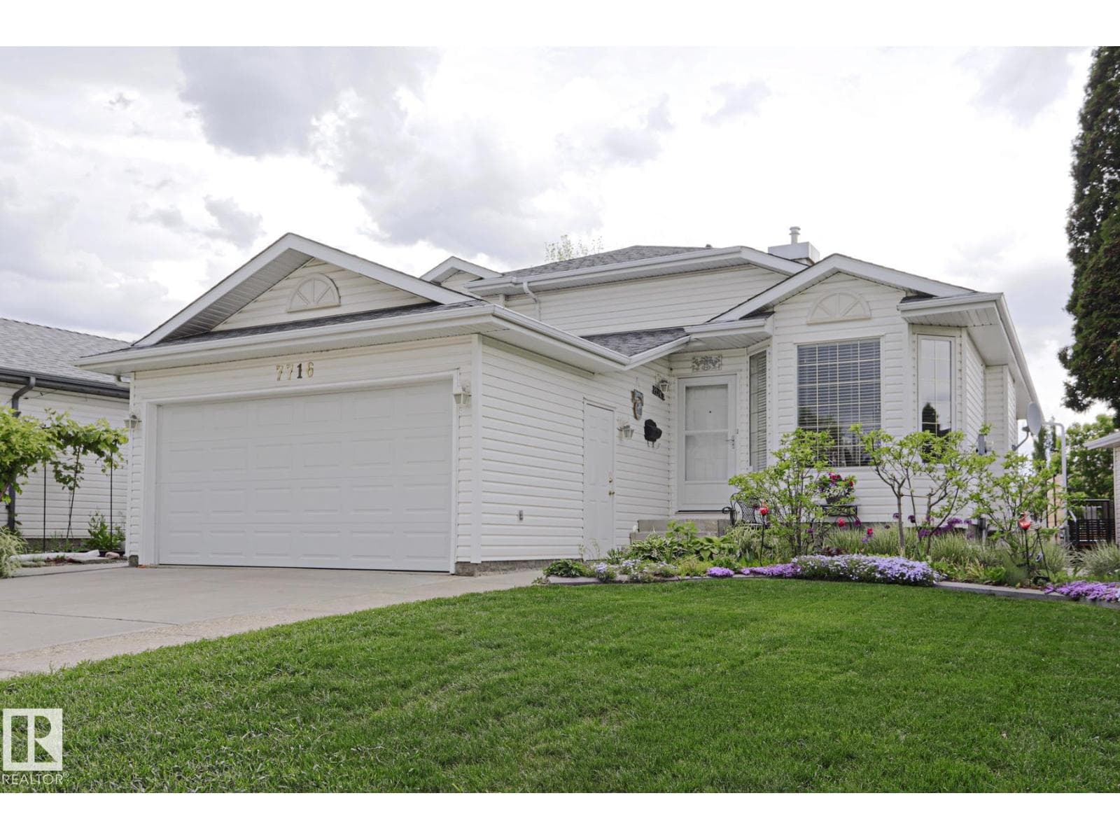7716 154 AV NW