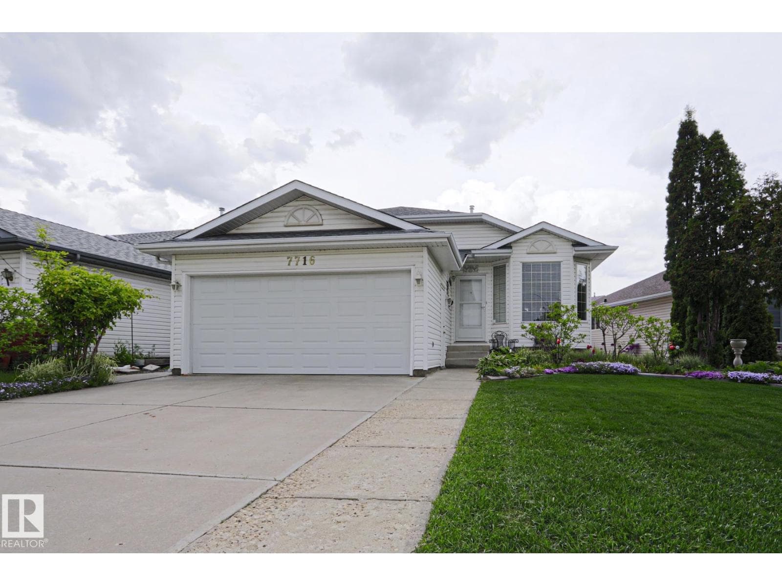 7716 154 AV NW — photo 2