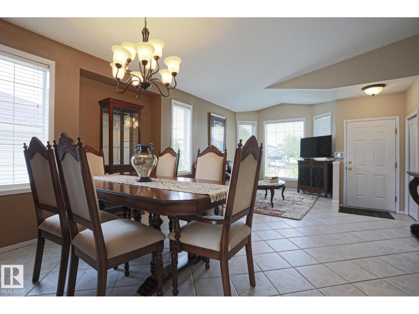 7716 154 AV NW — photo 3