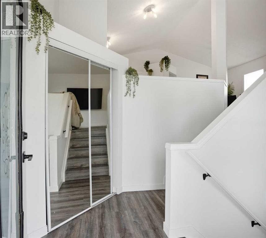 113 Mt Lorette Place SE — photo 2