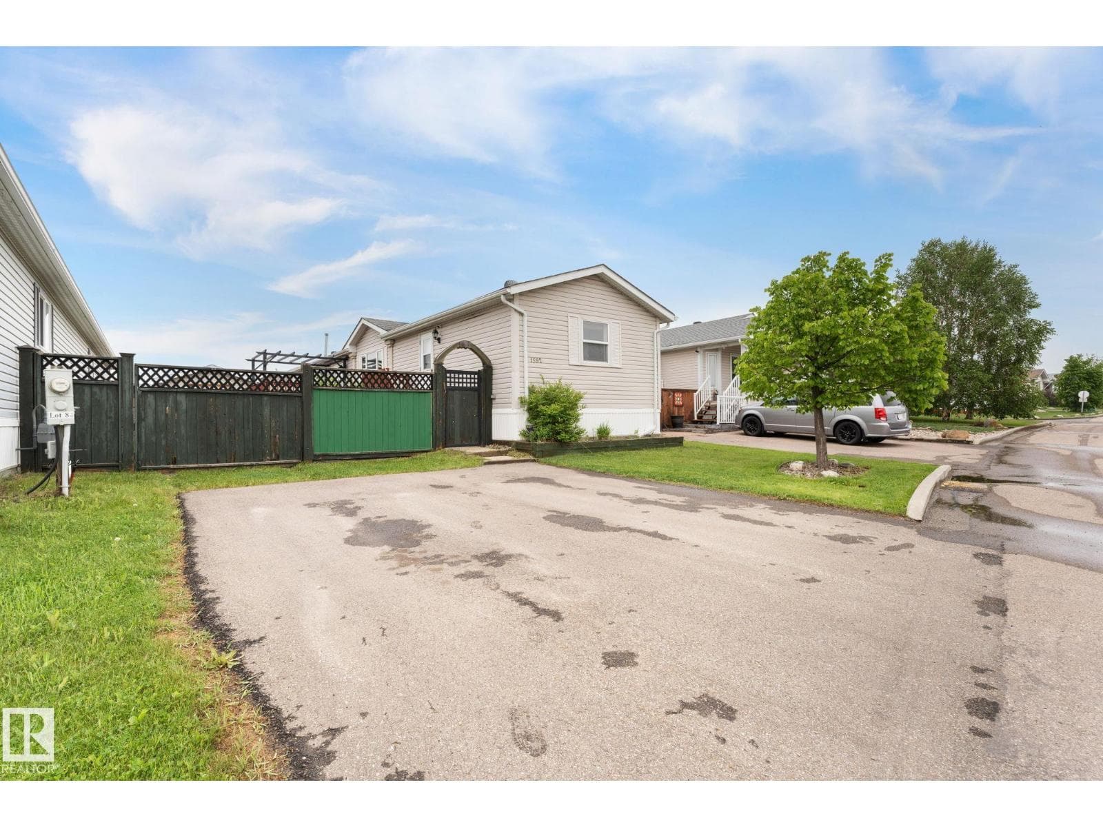 1592 Jubilee DR — photo 2