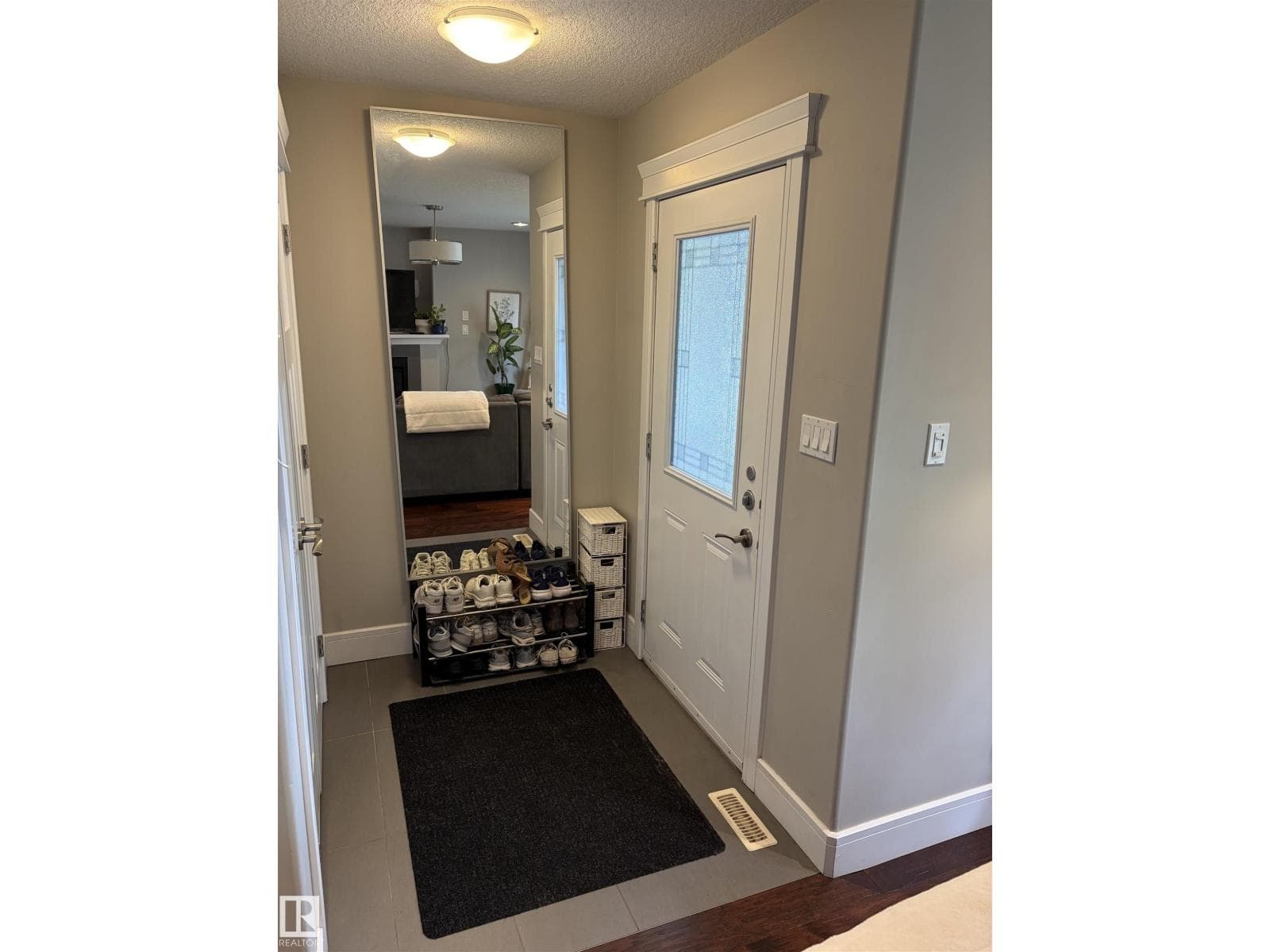 10914 71 AV NW — photo 2