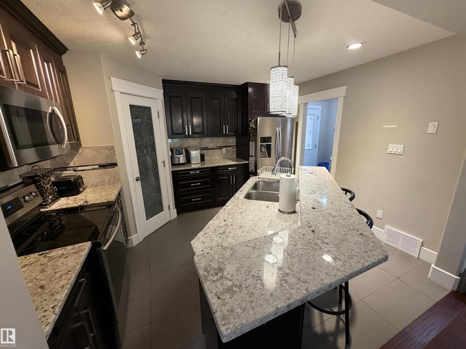 10914 71 AV NW — photo 5