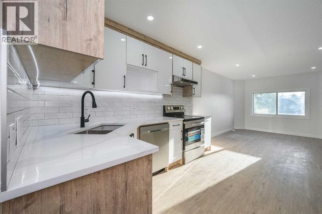 4249 Catalina Boulevard NE — photo 3
