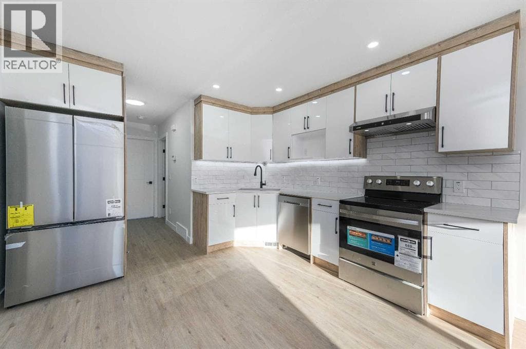 4249 Catalina Boulevard NE — photo 2