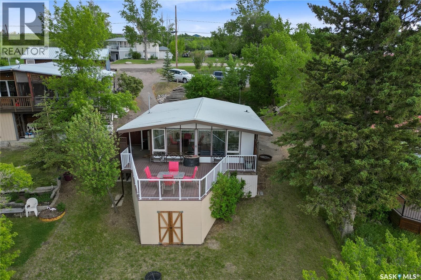 157 Lakeshore DRIVE