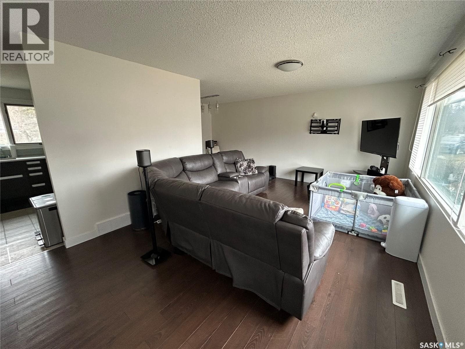2616 Clarence AVENUE S — photo 2