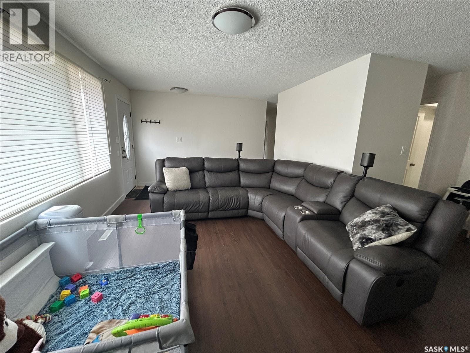 2616 Clarence AVENUE S — photo 3