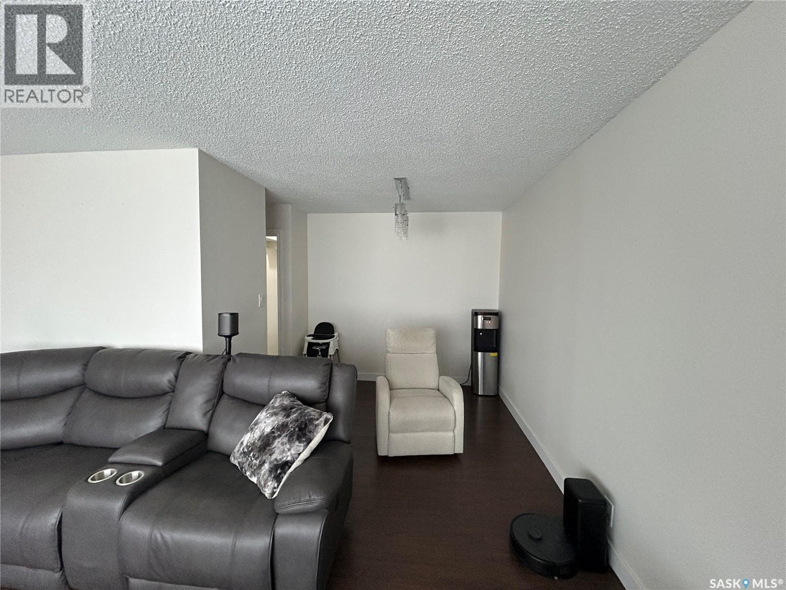 2616 Clarence AVENUE S — photo 4