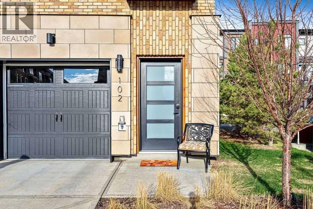 102, 81 Greenbriar Place NW — photo 3
