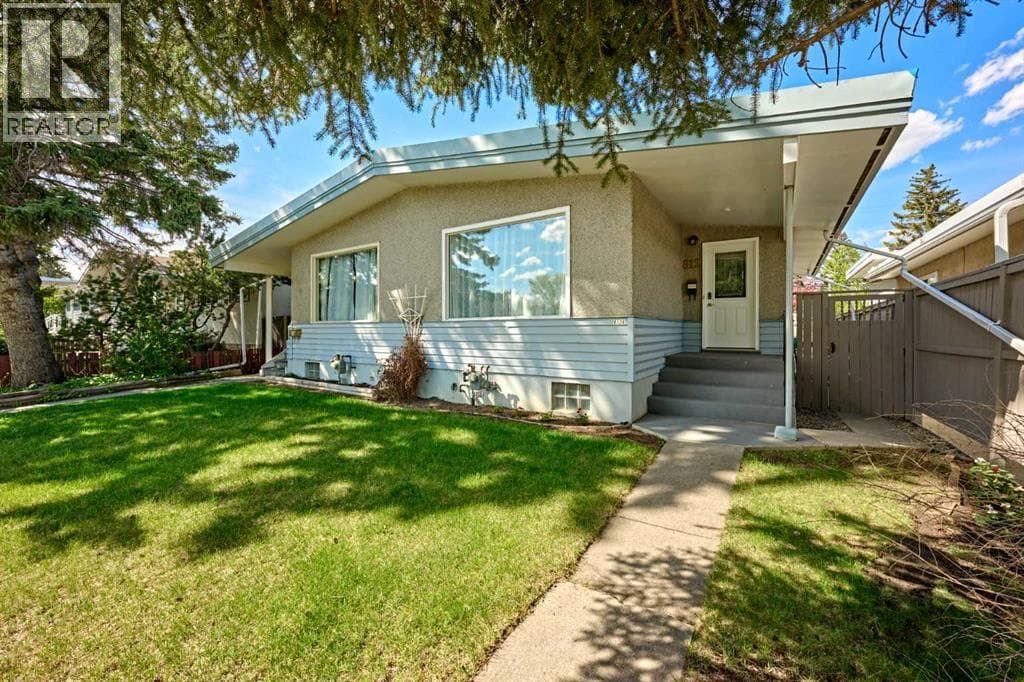 812A 69 Avenue SW