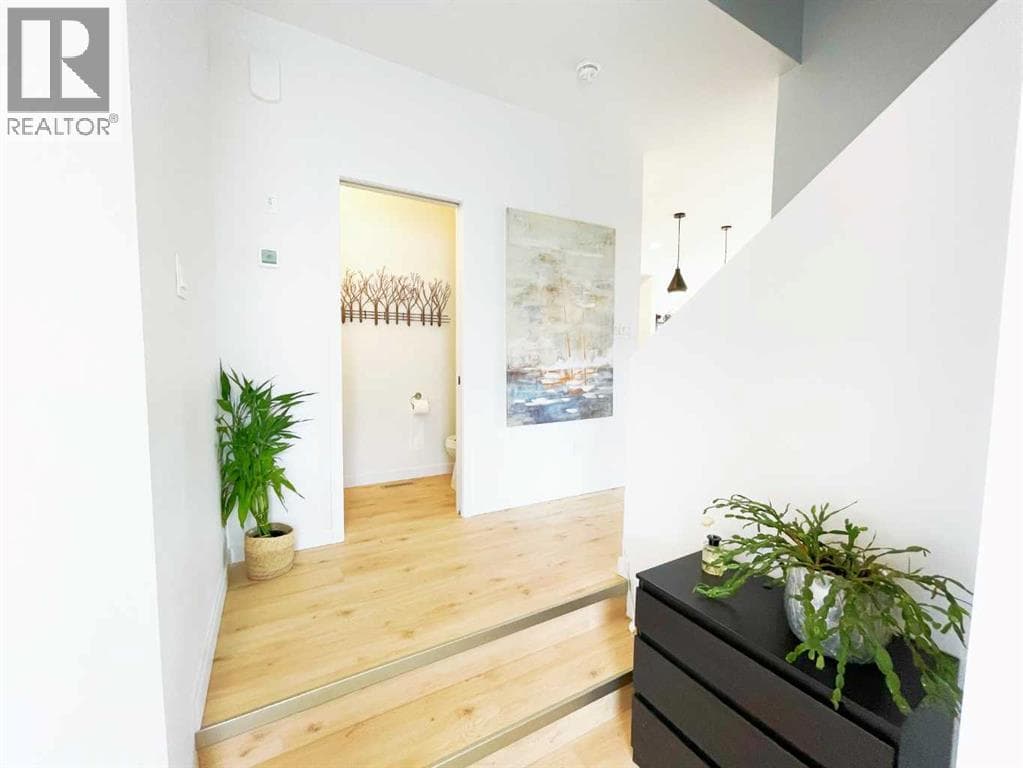 4310 28 Avenue S — photo 3
