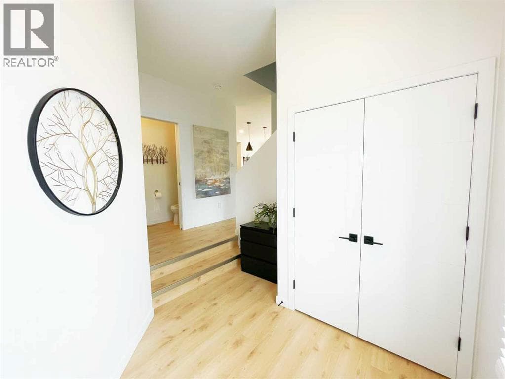 4310 28 Avenue S — photo 2