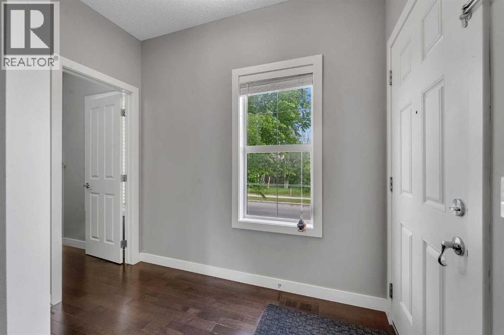 240 Elgin Meadows Way SE photo 5