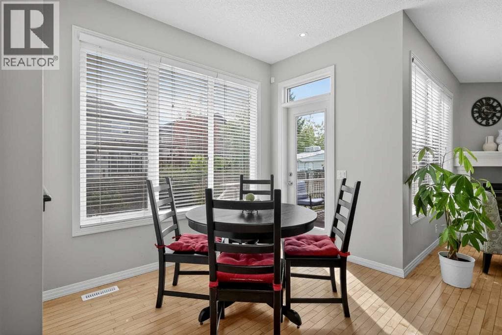 125 Cranleigh Park SE — photo 4