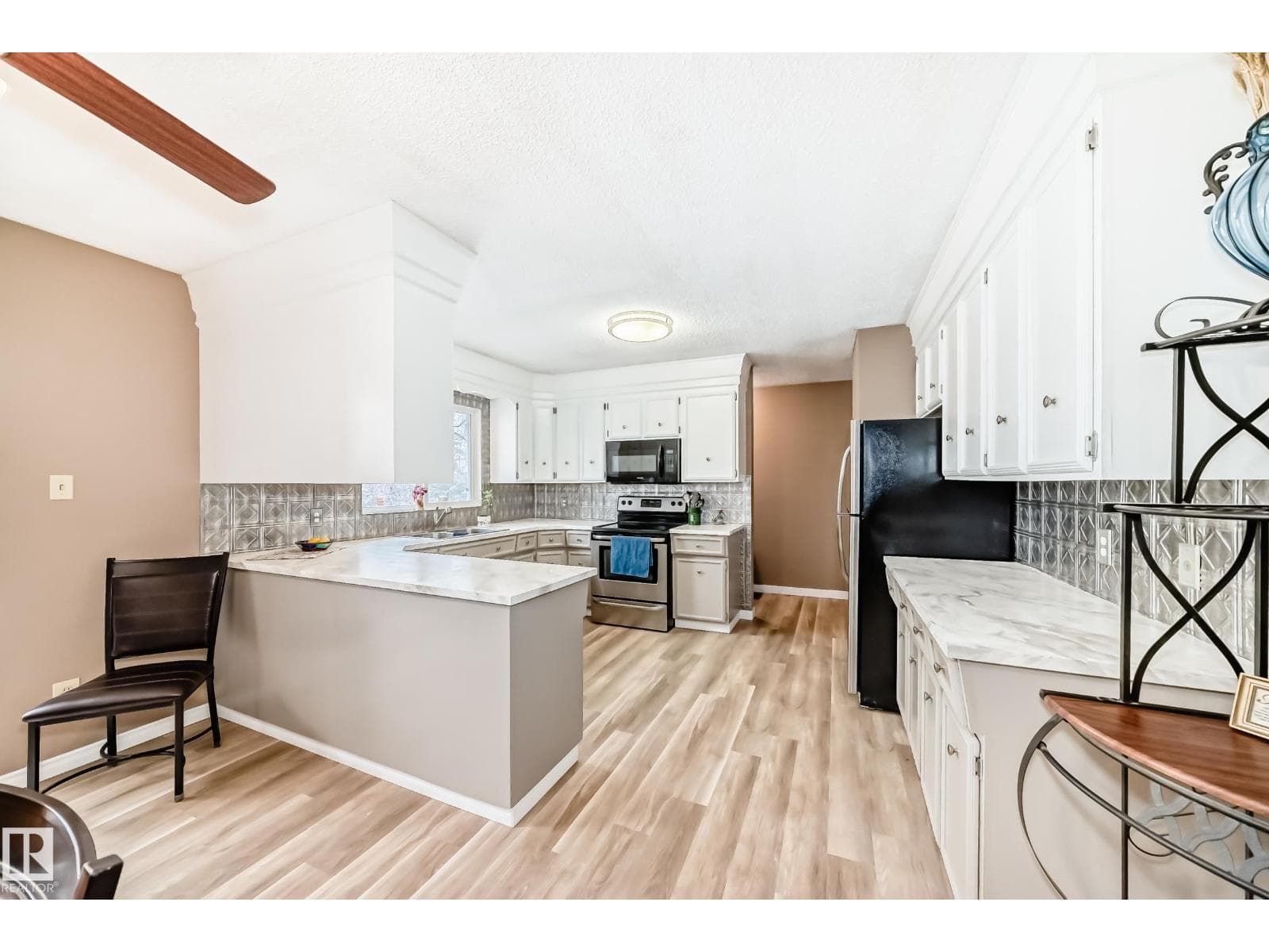 9813 152 ST NW — photo 5