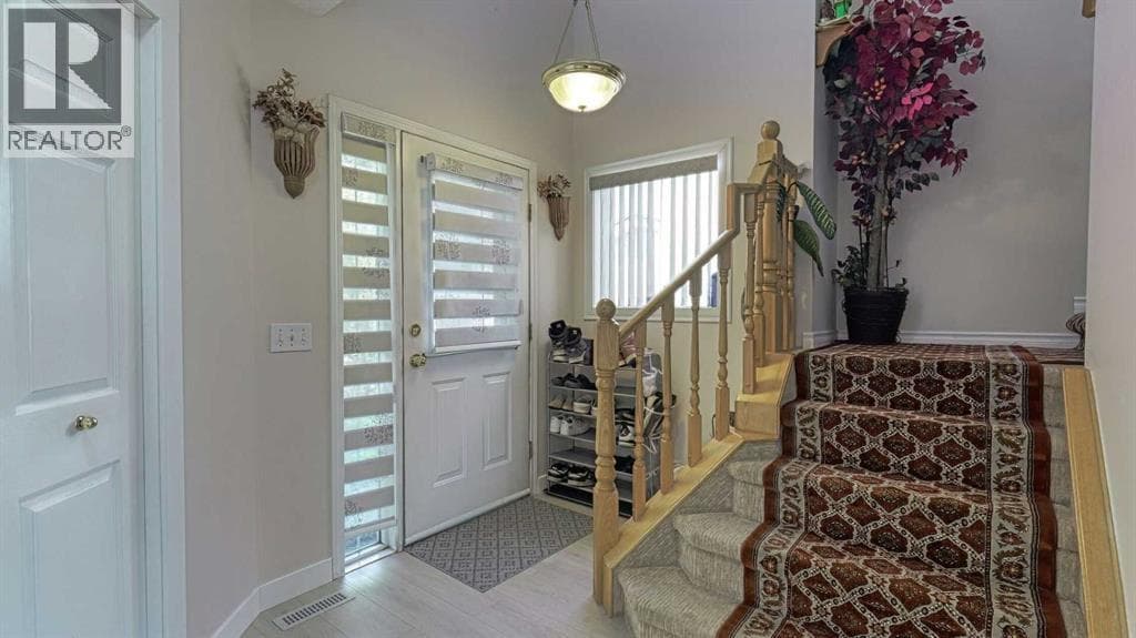 54 Saddlecreek Crescent NE — photo 3