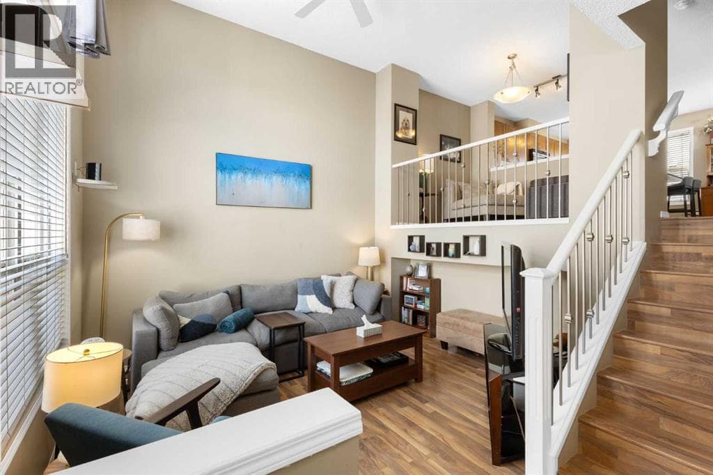 241 Elgin Gardens SE — photo 3