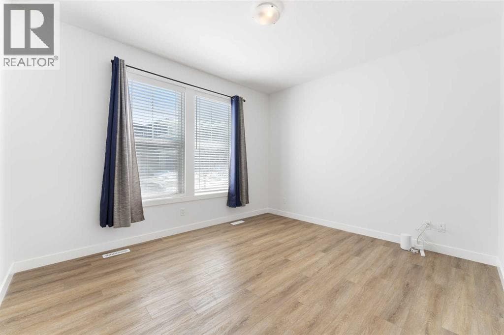 48 Ambleside Crescent NW — photo 3