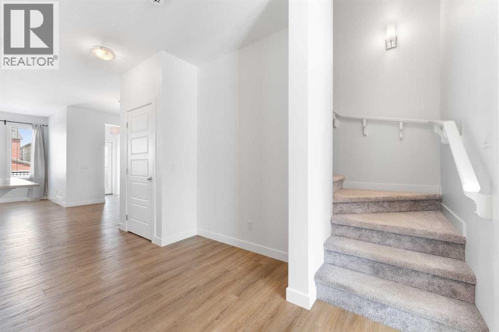 48 Ambleside Crescent NW — photo 5