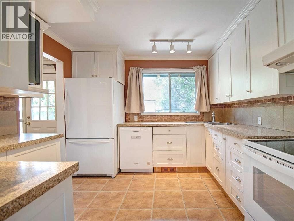294 Southampton Drive SW — photo 5