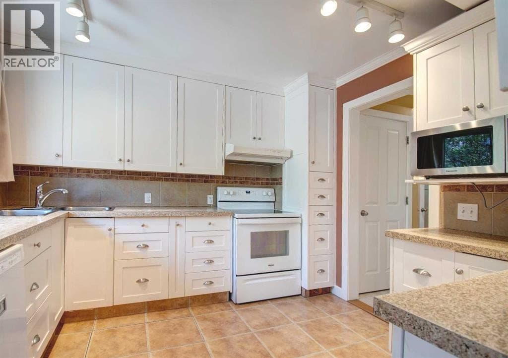 294 Southampton Drive SW — photo 3