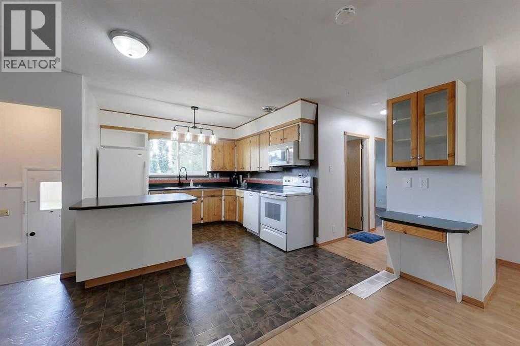 909 5 Avenue SE — photo 4