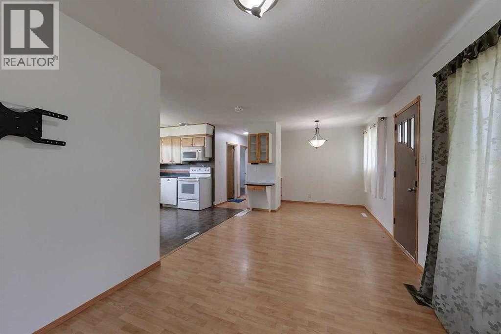 909 5 Avenue SE — photo 3
