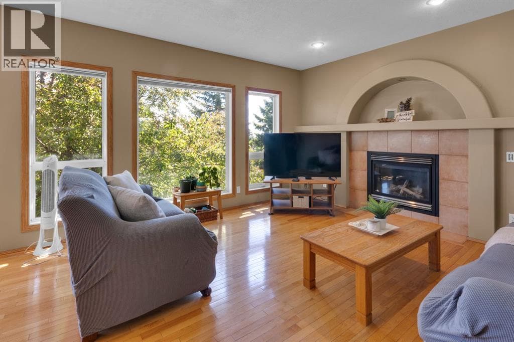147 Hawkcliff Way NW photo 9