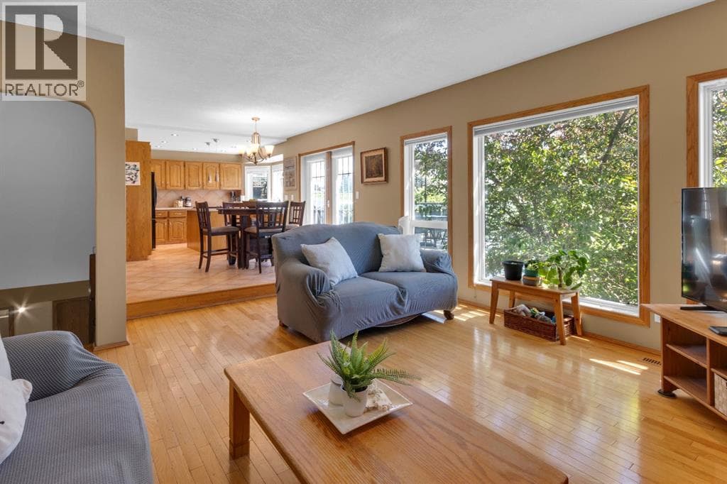 147 Hawkcliff Way NW photo 8