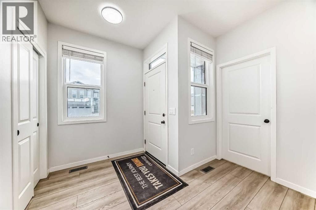 212 Lucas Place NW — photo 5