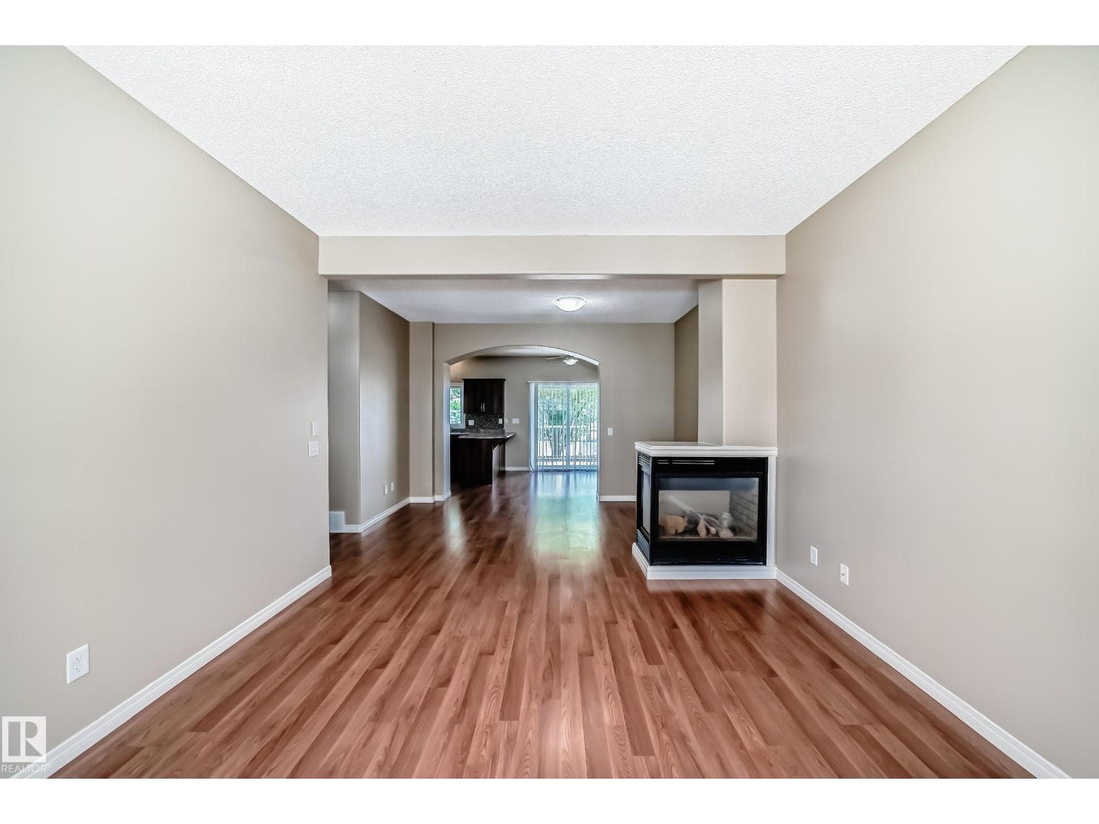 #4 5102 30 AV — photo 3